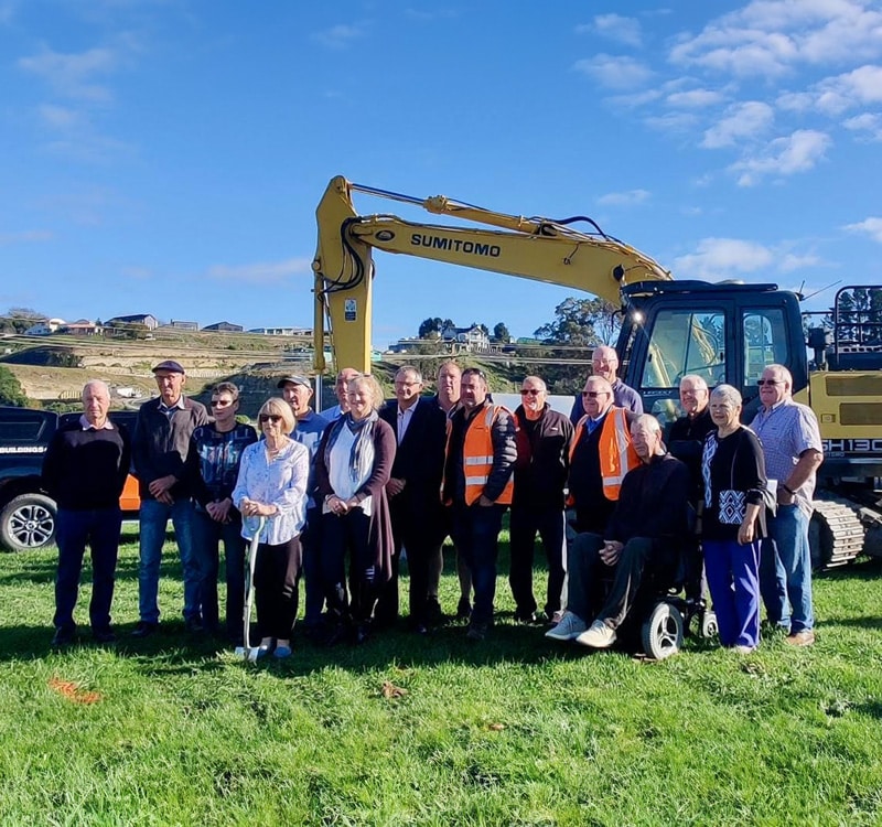 Bluewater Hotel Opening. Team surrounding a digger